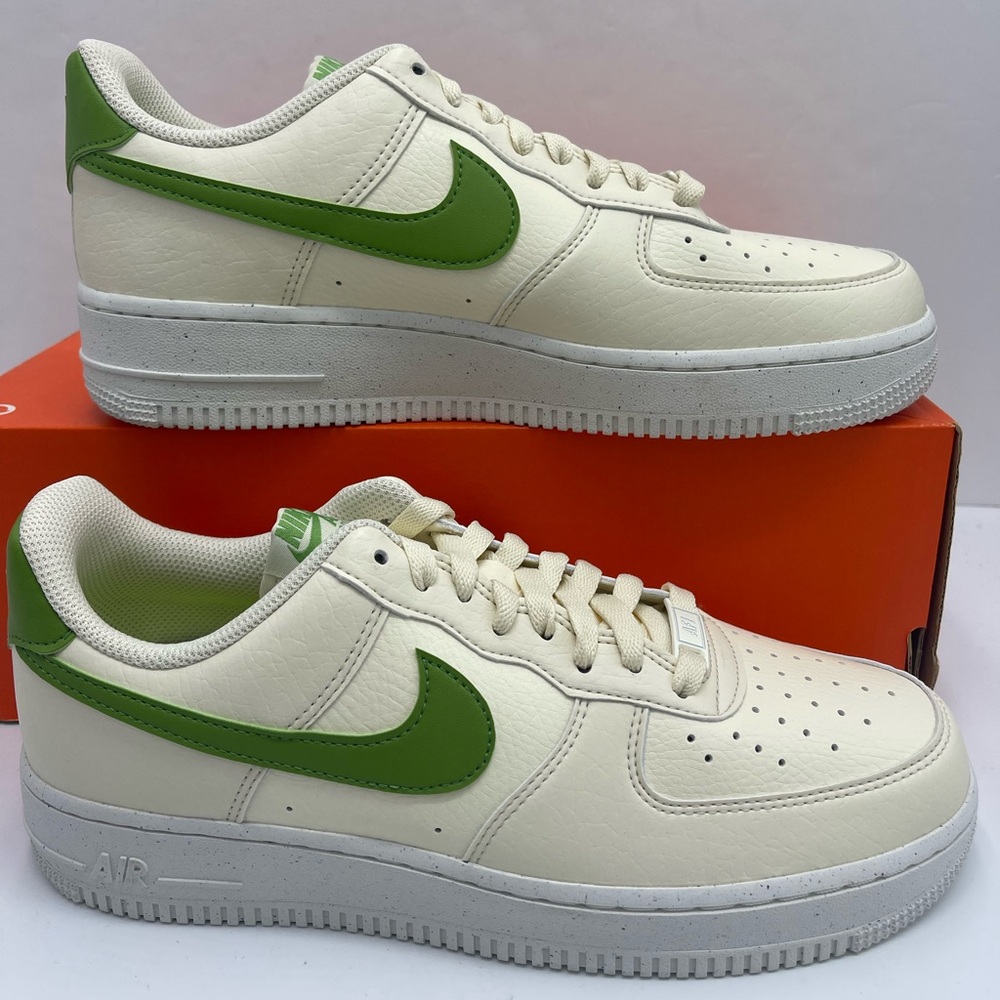 Nike WMNS AIR FORCE 1 '07 NN
COCONUT MILK/CHLOROPHYLL-SAIL Platform Sneakers
